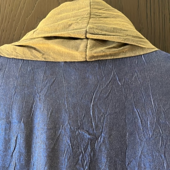 Opulence women’s long, lightweight robe. Size Medium. - Picture 8 of 9